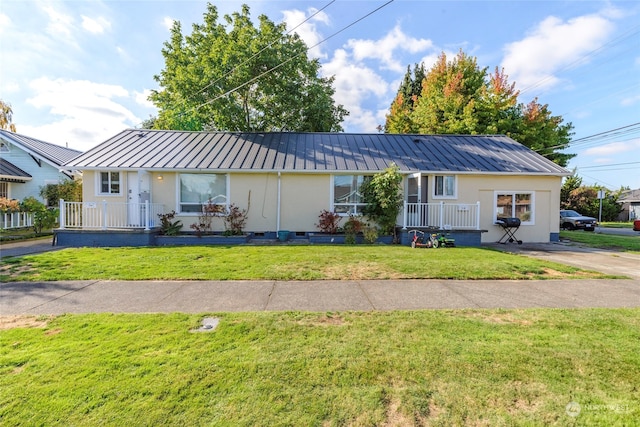 single story home with a front yard