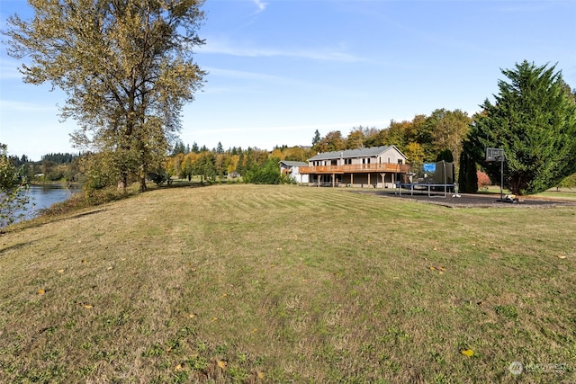 view of yard featuring a water view