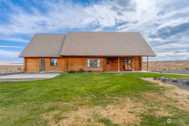 view of front of home with a front lawn