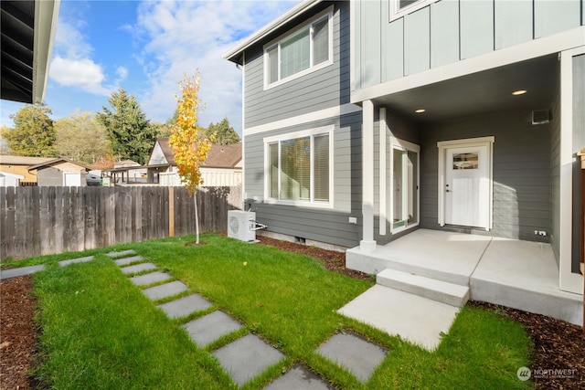 property entrance featuring a yard