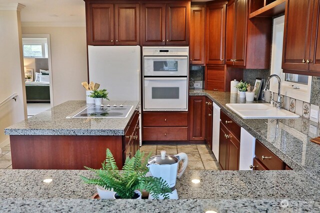 4962 Lilac Dr, Freeland, WA 98249 - kitchen featuring a sink, crown molding, white appliances, backsplash, and a kitchen island