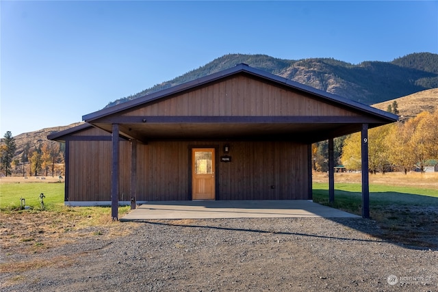 view of front of home with a mountain view and a front lawn