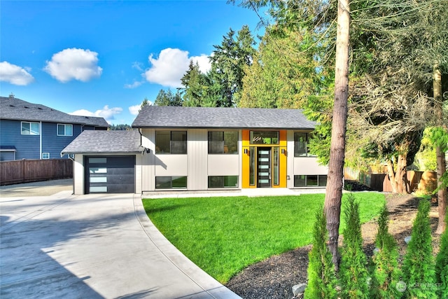 view of front of house with a front lawn