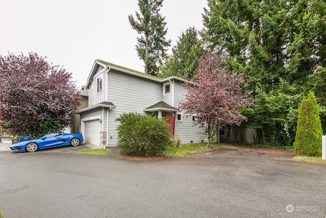 view of front facade with a garage