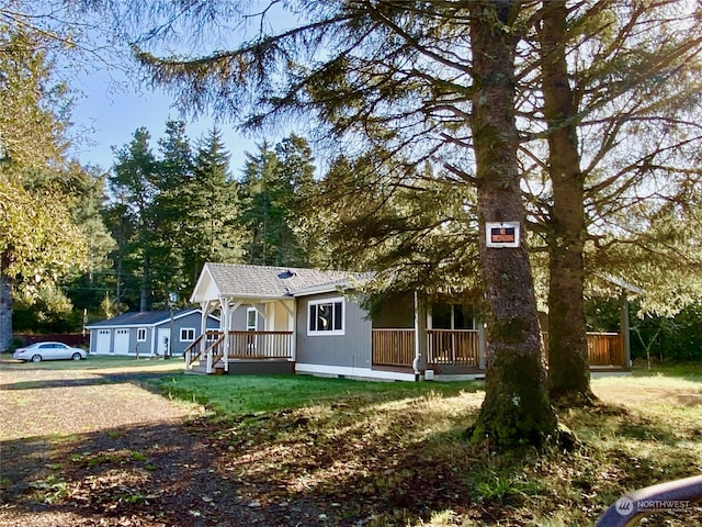 view of front facade with a front yard and covered porch