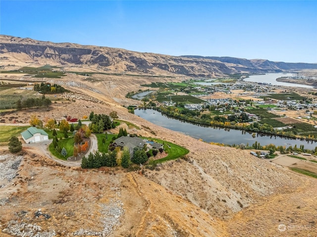 1114 S Wells, East Wenatchee, WA 98802 - aerial view of property's location featuring a water and mountain view