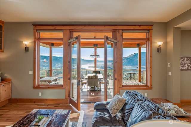 1114 S Wells, East Wenatchee, WA 98802 - living area with wood finished floors, baseboards, and a mountain view