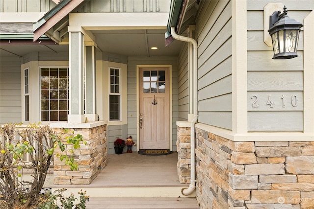 view of exterior entry with covered porch