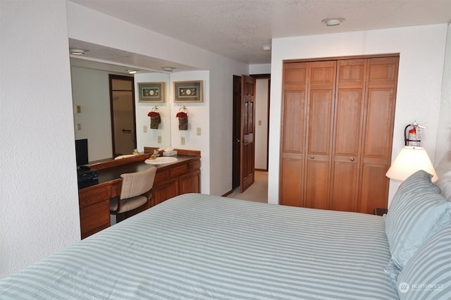 1399 Ocean Shores Blvd SW Unit 2N-E, Ocean Shores, WA 98569 - bedroom featuring a closet and a textured ceiling