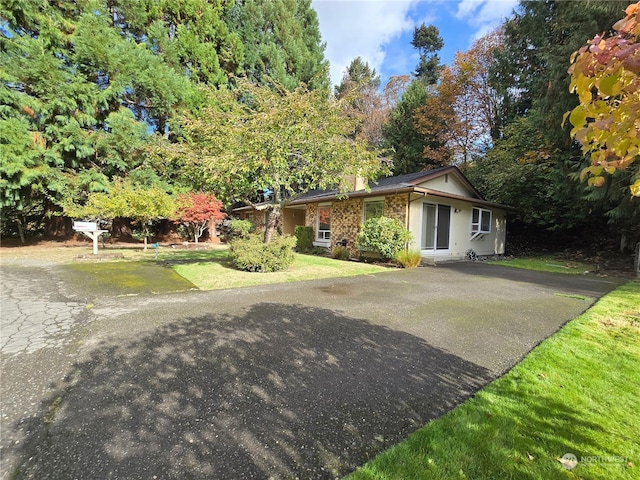 view of front of house with a front yard