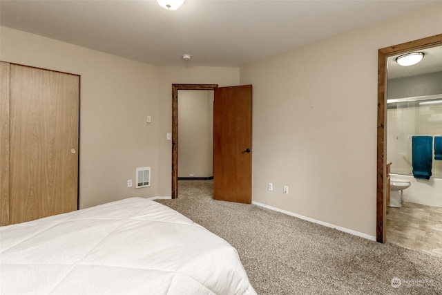 bedroom featuring connected bathroom, carpet, and a closet