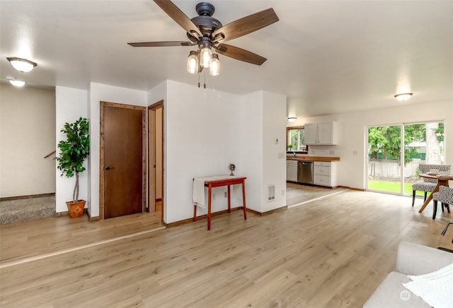 living room with light wood-type flooring and ceiling fan