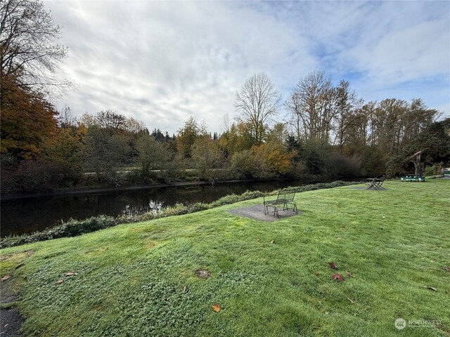 view of yard featuring a water view