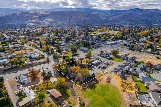 bird's eye view with a mountain view