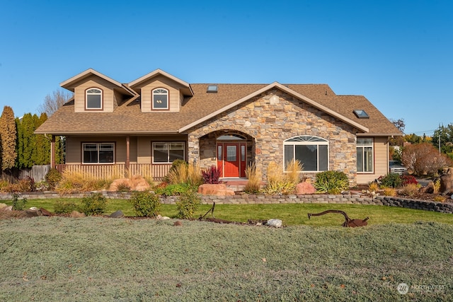 view of front of property with a front yard