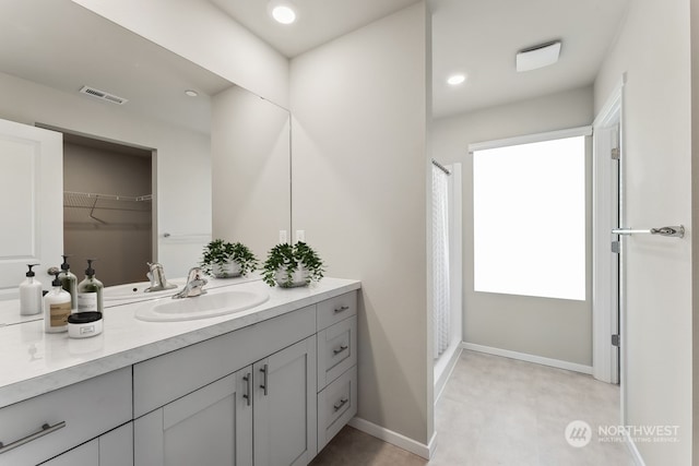 full bath with vanity, a shower with shower curtain, visible vents, baseboards, and recessed lighting