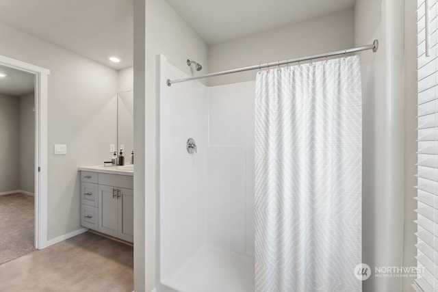 full bathroom featuring curtained shower, recessed lighting, vanity, and baseboards