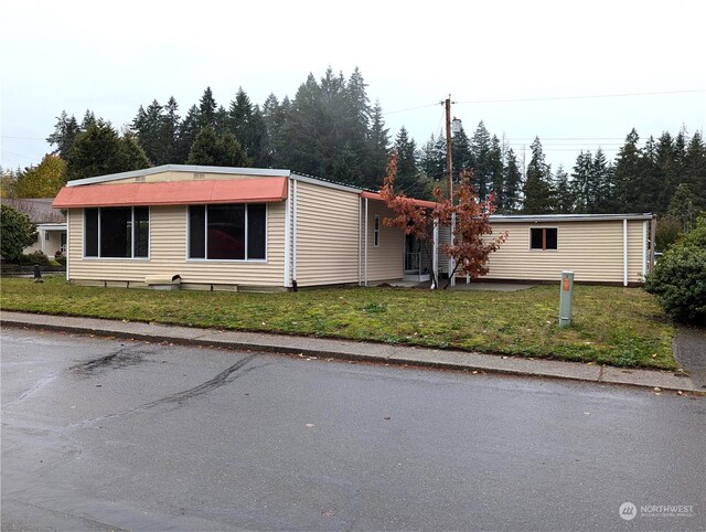 930 Trosper Rd SW Unit 70, Tumwater, WA 98512 - view of front of house featuring a front lawn