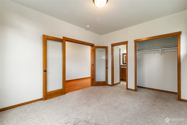 unfurnished bedroom with carpet flooring and a closet