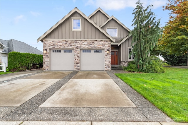 craftsman inspired home with a front lawn and a garage