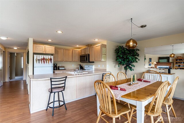 808 W Manson Rd Unit B204, Chelan, WA 98816 - dining room featuring wood finished floors and recessed lighting