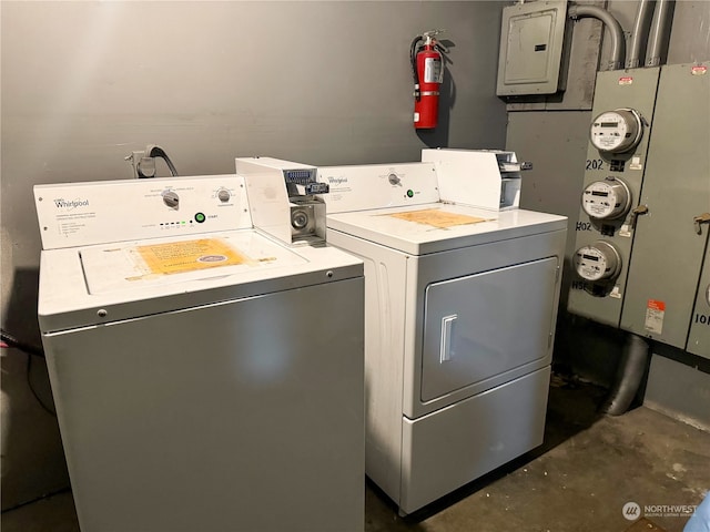 laundry room featuring electric panel and independent washer and dryer