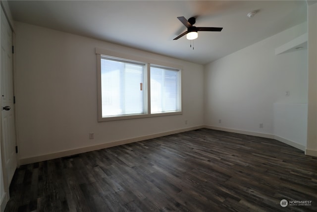 unfurnished room featuring dark wood-type flooring and ceiling fan