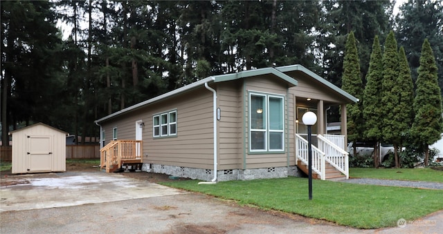 view of front facade featuring a storage shed and a front lawn