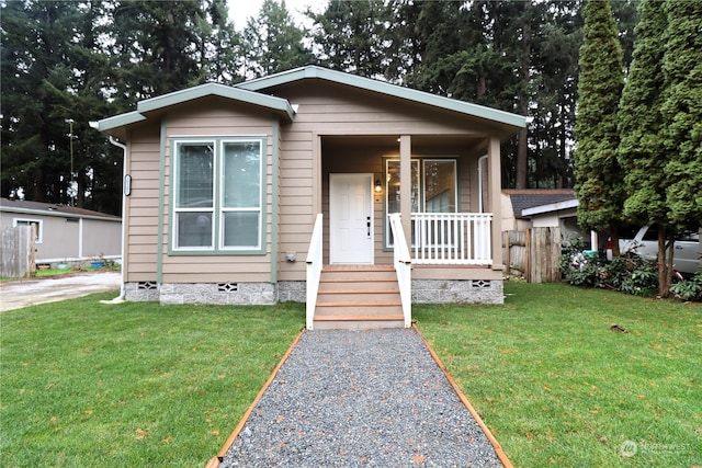 bungalow-style home featuring a front lawn and covered porch