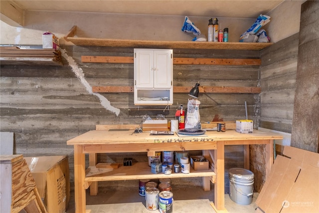 835 S Kiefer Dr, Moses Lake, WA 98837 - interior space featuring a workshop area