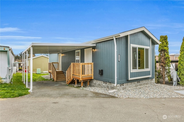 manufactured / mobile home featuring a carport