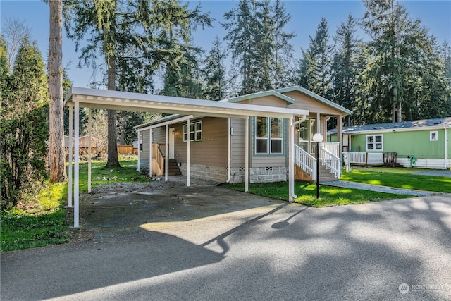 view of front of house featuring a front lawn and a carport