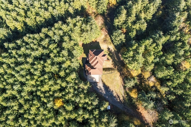 bird's eye view with a view of trees