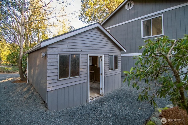 view of outdoor structure with an outdoor structure