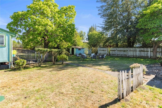 view of yard with a storage unit