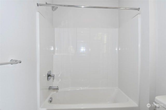 1112 SE 33rd St, Battle Ground, WA 98604 - full bathroom with toilet and bathing tub / shower combination