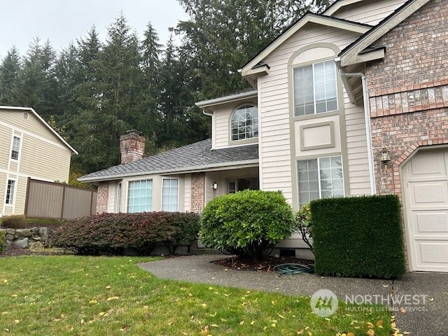 view of front of house featuring a garage and a front yard