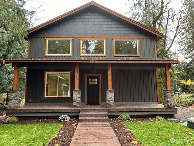 view of front facade featuring a porch