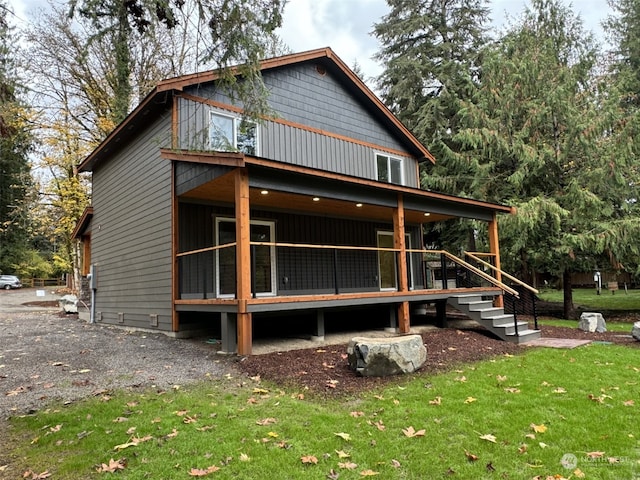 back of house featuring a lawn