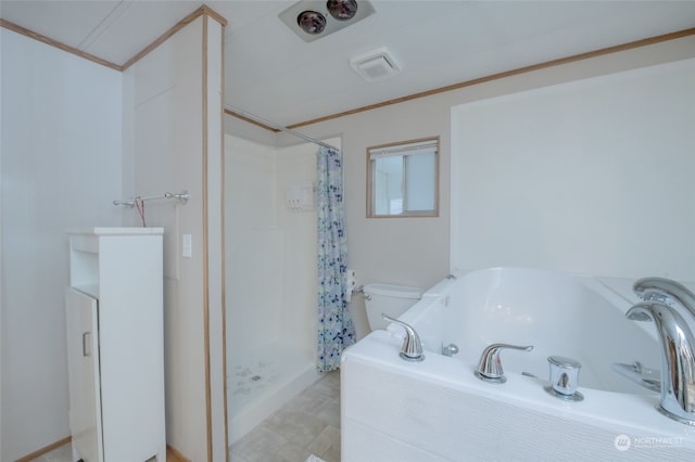 bathroom with a shower with shower curtain and crown molding