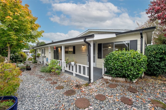 view of front of property featuring a porch