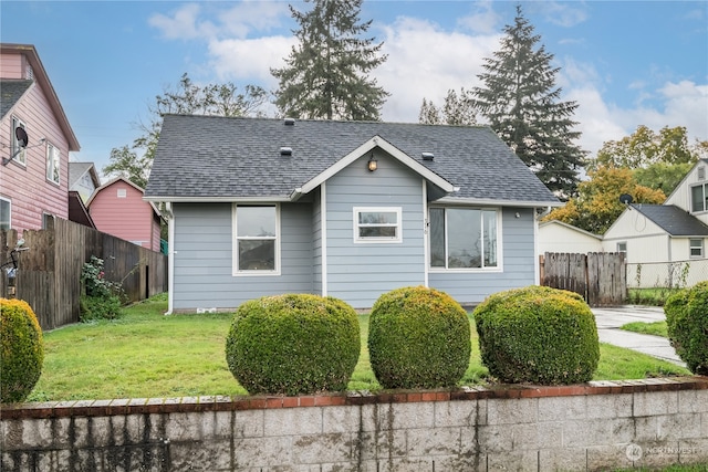 view of front of home featuring a front yard