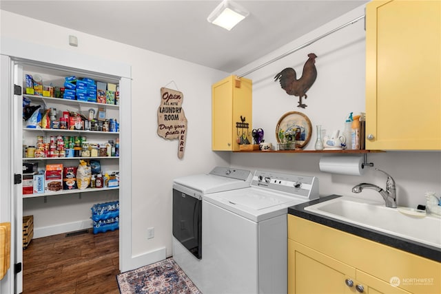 laundry area with dark hardwood / wood-style flooring, sink, cabinets, and independent washer and dryer