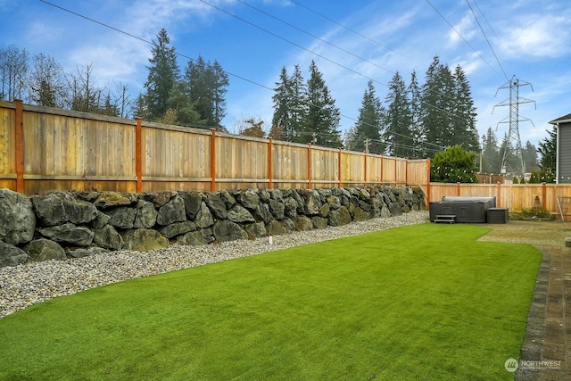 view of yard featuring a hot tub