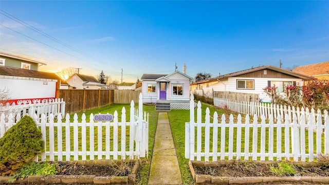 view of front of home featuring a front yard