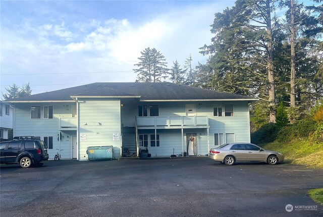 621 Sunset Ave NE, Ocean Shores, WA 98569 - exterior space with a balcony