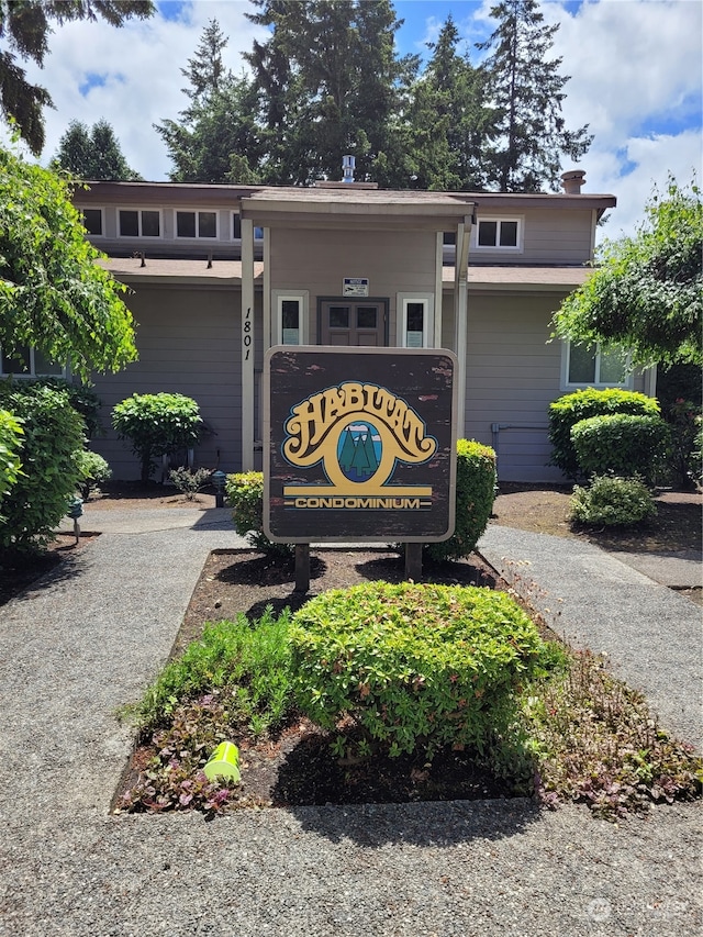 view of community / neighborhood sign