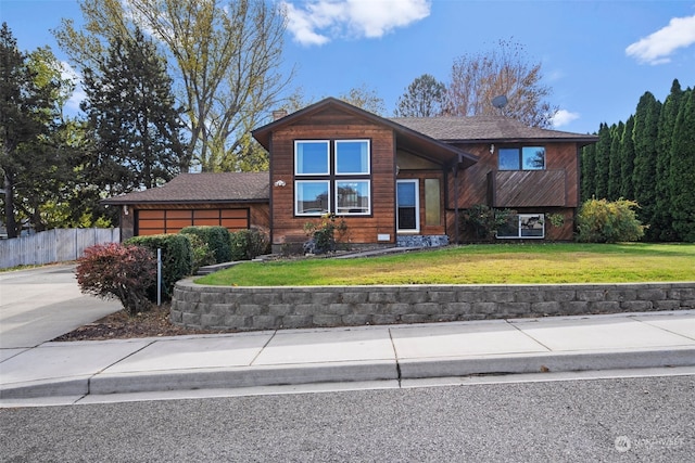 view of front of property with a front lawn