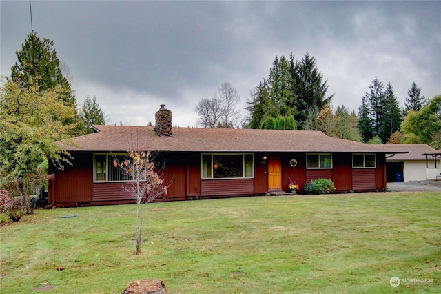 single story home featuring a front lawn