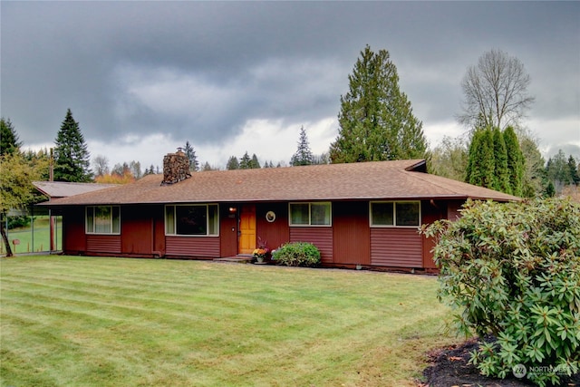 single story home featuring a front yard